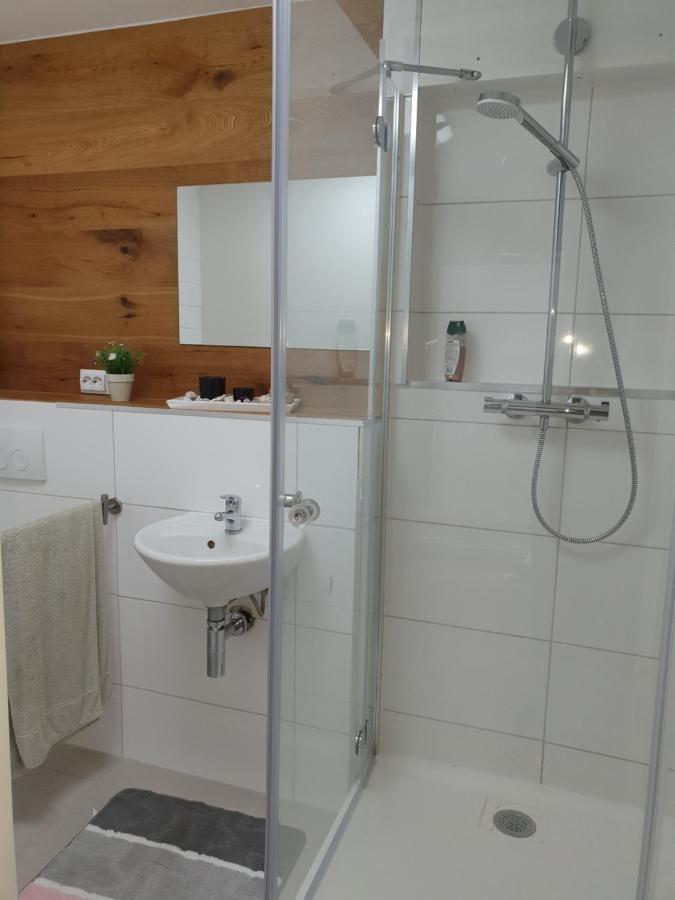 Privat Apartaments , Eigene Eigang, Eigene Badezimmer, Und Eigene Kueche シュトラーレン エクステリア 写真